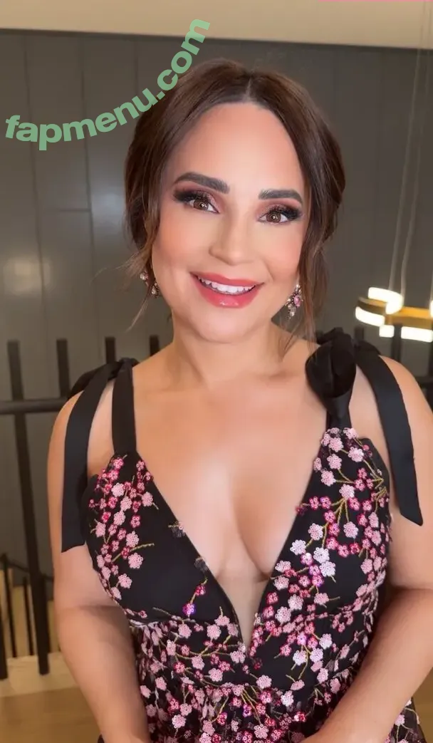 Rosanna Pansino nude photo #0692 (rosannapansino)