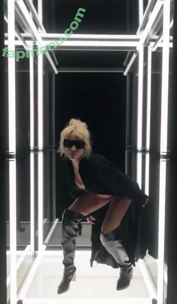 Rosario Dawson nude photo #0316 (Celebrity_Sin / rosariodawson / themissdawson)