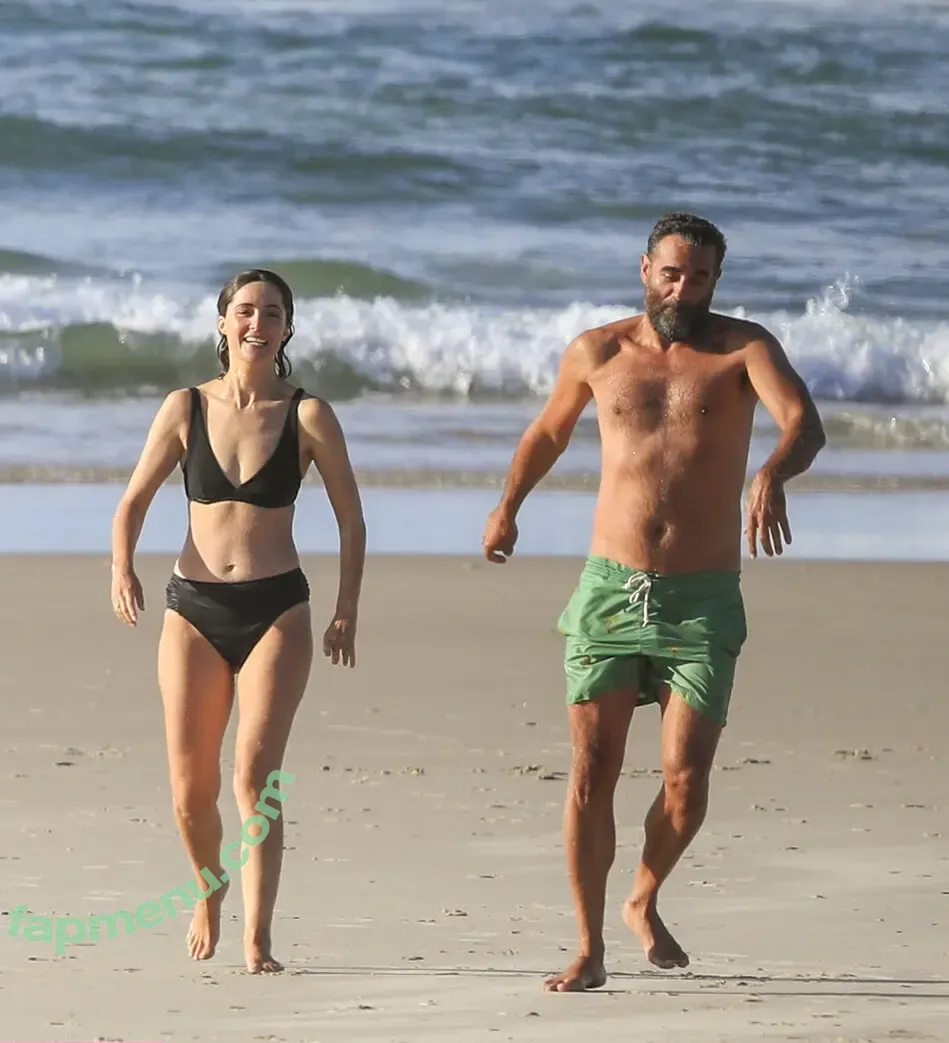 Rose Byrne nude photo #0437 (fullyrosebyrne)