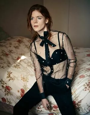 Rose Leslie / roseleslie_got nude photo #0042