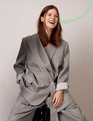 Rose Leslie / roseleslie_got nude photo #0065