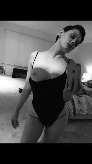 Rose Mcgowan / rosemcgowan nude photo #0016