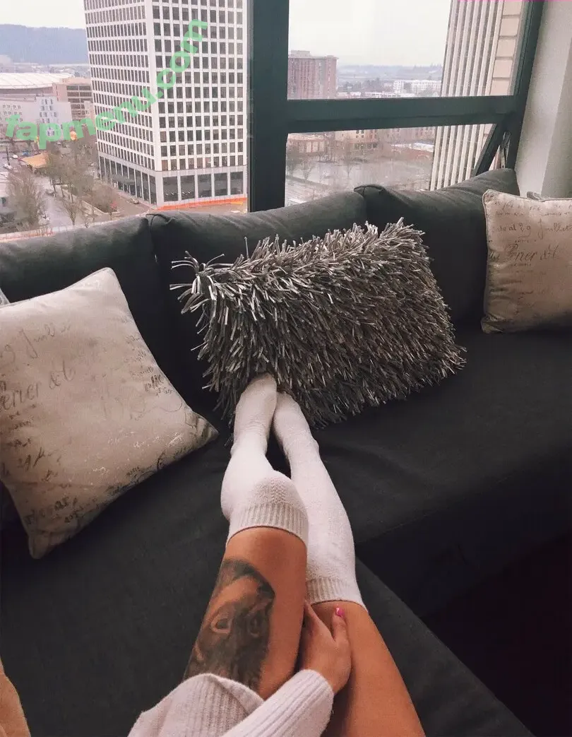 Rose Zara nude photo #0001 (cupofchaii / cupofchaiii / rose.zara)