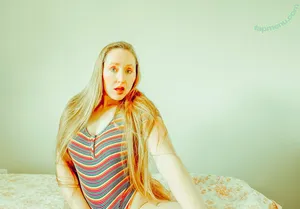 rosekellyppv / the.wholesome.feed nude photo #0062