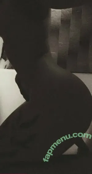 rosexema / rosemaxofficial nude photo #0001