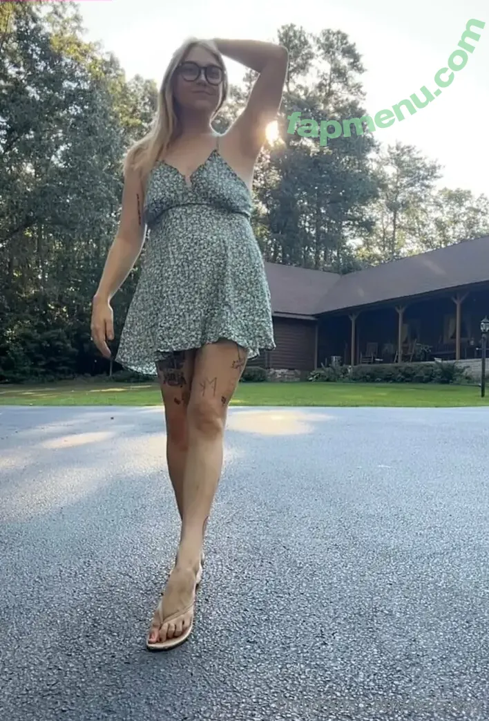 roseyrey nude photo #0002 (roserayy)