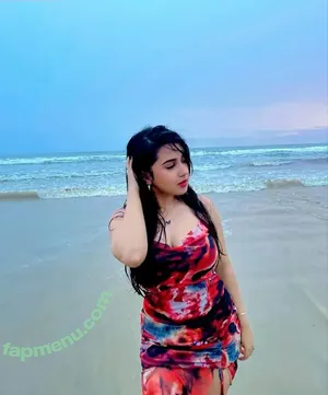 Roshni Walia / roshniwaliaa nude photo #0039