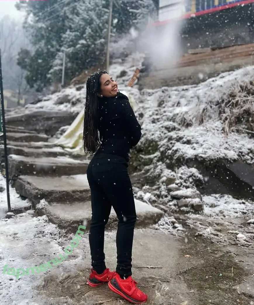 Roshni Walia nude photo #0017 (roshniwaliaa)