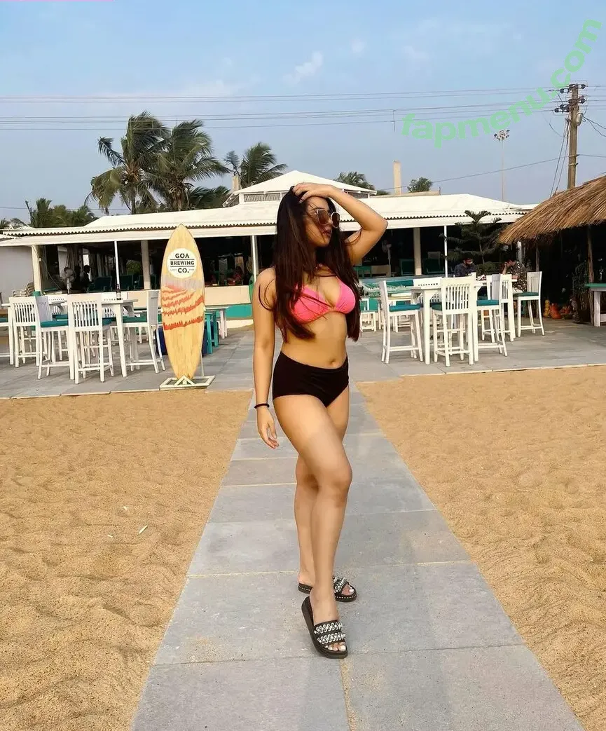 Roshni Walia nude photo #0024 (roshniwaliaa)