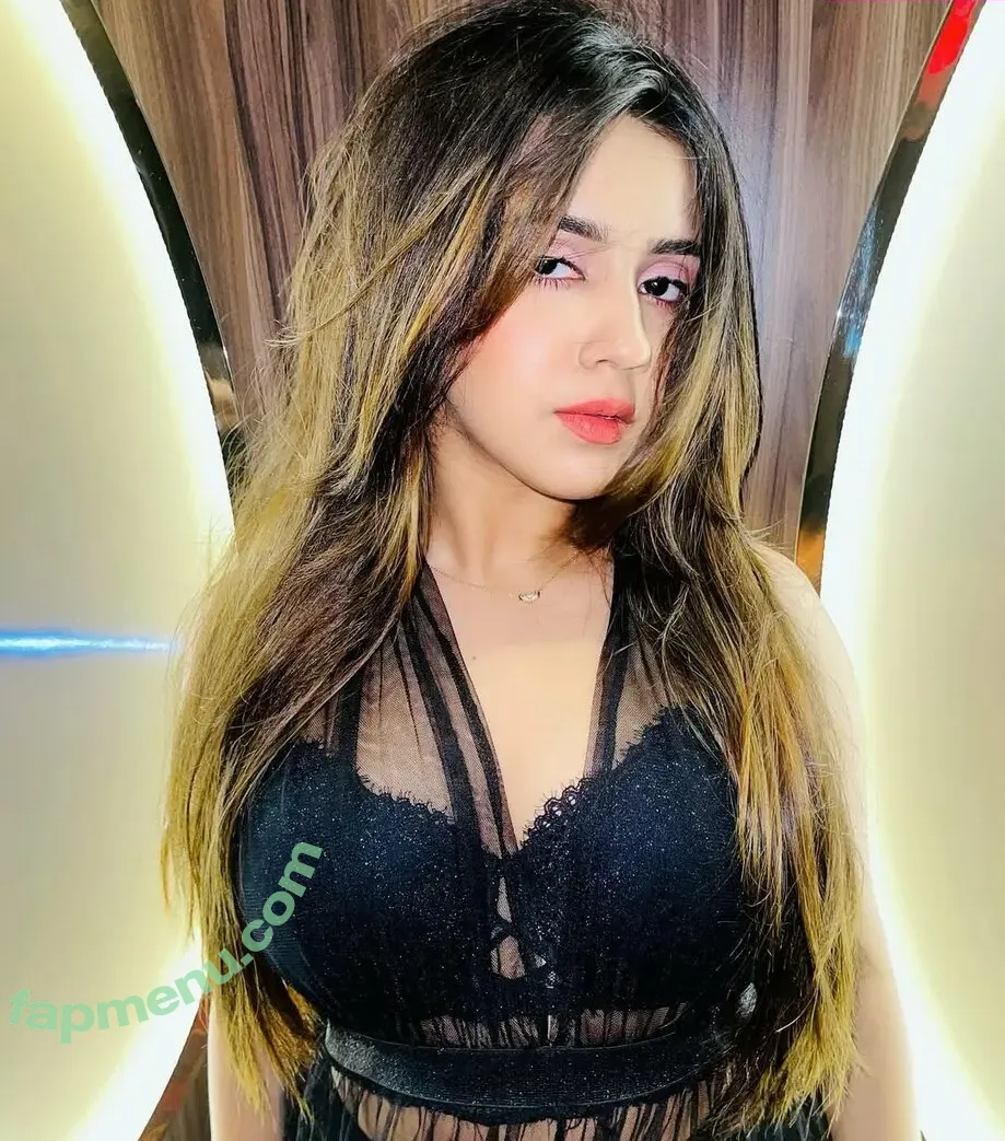 Roshni Walia nude photo #0046 (roshniwaliaa)