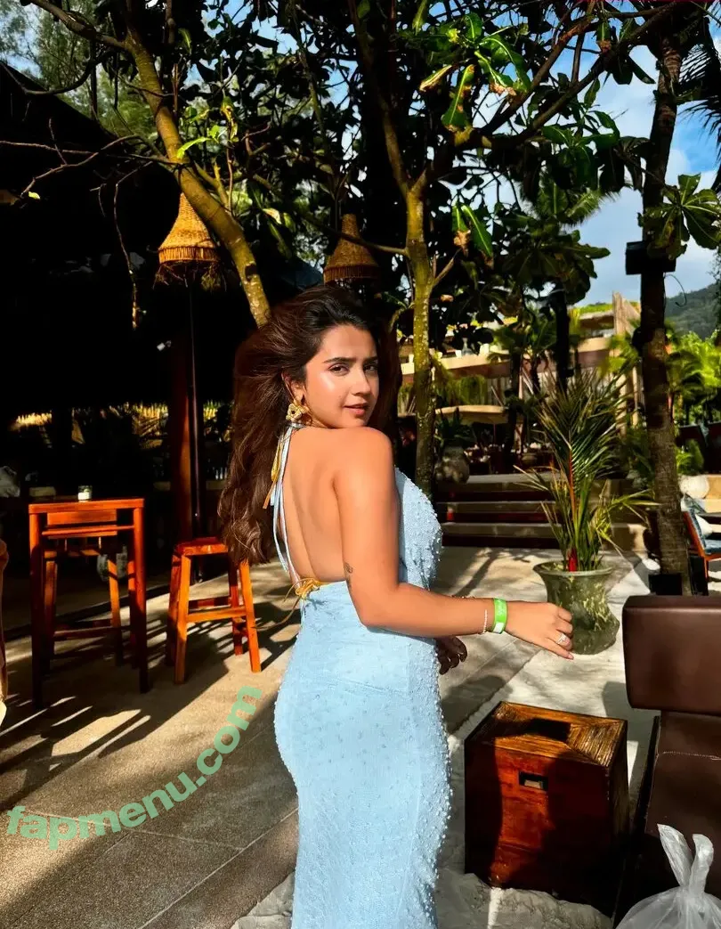 Roshni Walia nude photo #0056 (roshniwaliaa)
