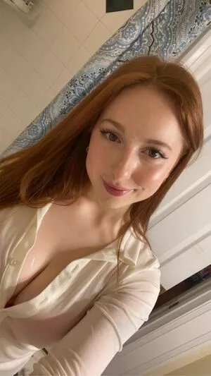 Rosie Fae / ChanceUnlikely659 / littleredrosie1 / rosiefae_doodle nude photo #0024