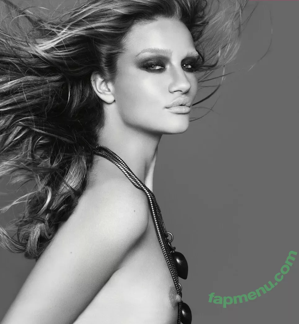 Rosie Huntington-Whiteley nude photo #0475 (Rosie Huntington Whiteley / rosiehw)