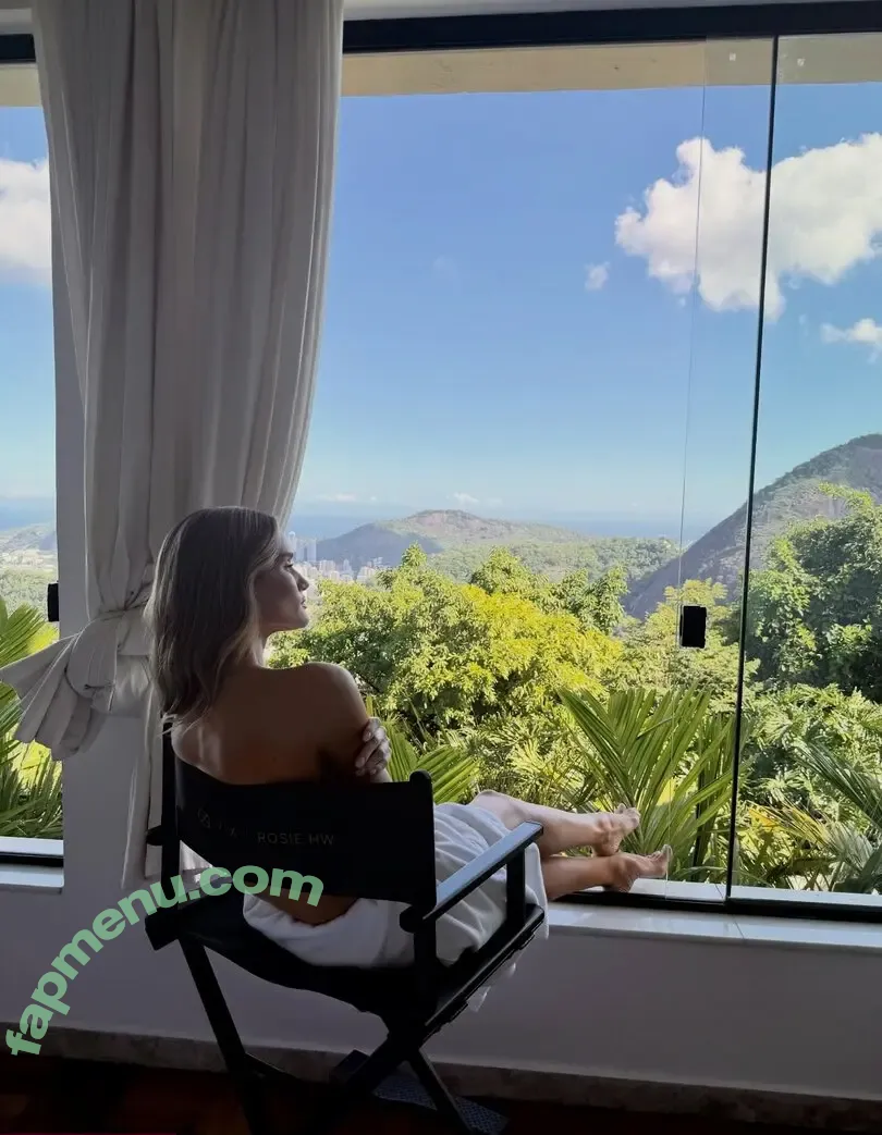 Rosie Huntington-Whiteley nude photo #1667 (Rosie Huntington Whiteley / rosiehw)