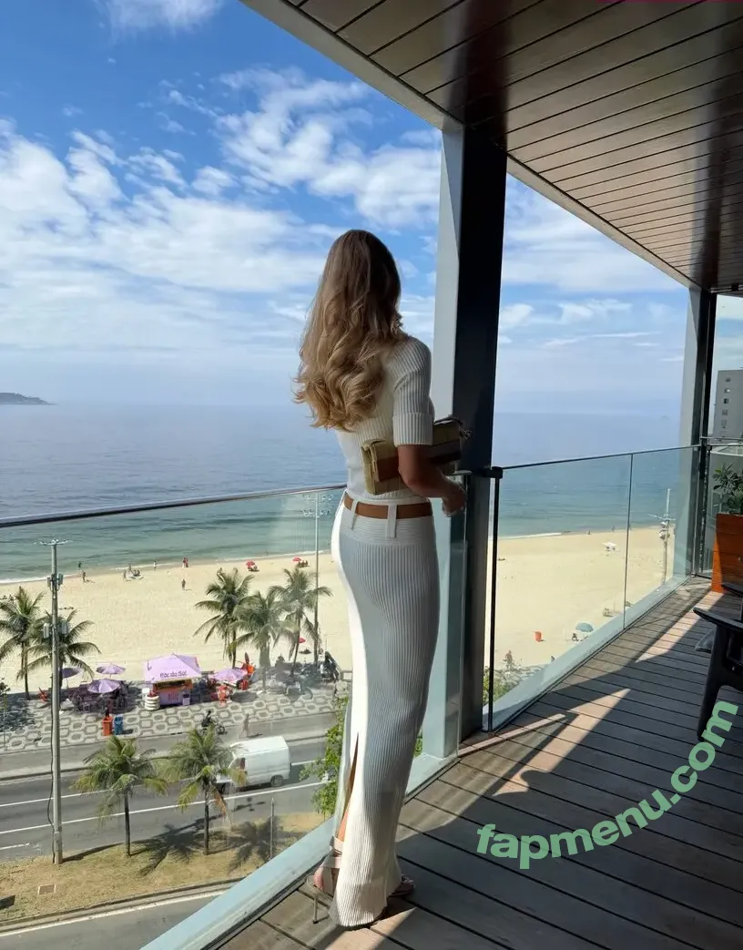 Rosie Huntington-Whiteley nude photo #1669 (Rosie Huntington Whiteley / rosiehw)