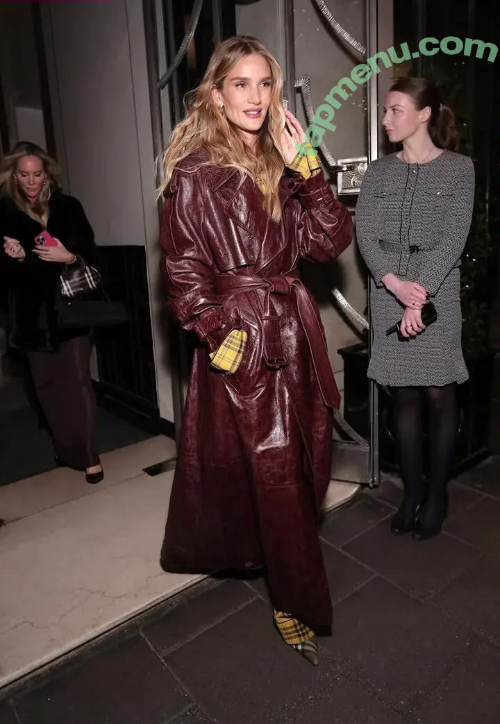 Rosie Huntington-Whiteley nude photo #1693 (Rosie Huntington Whiteley / rosiehw)