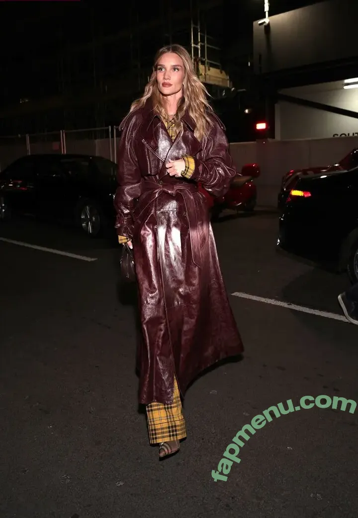Rosie Huntington-Whiteley nude photo #1696 (Rosie Huntington Whiteley / rosiehw)