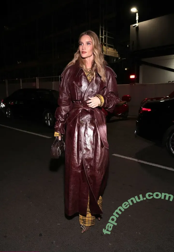 Rosie Huntington-Whiteley nude photo #1697 (Rosie Huntington Whiteley / rosiehw)