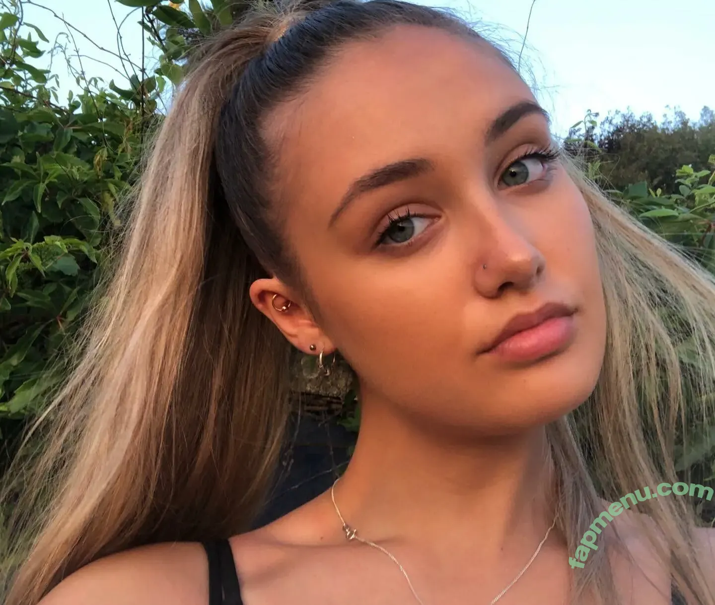 Rosie Lewis nude photo #0003 (r0sielewis)