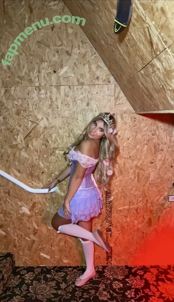 Rosie McClelland nude photo #0842 (ghost13girl / rosiergm)