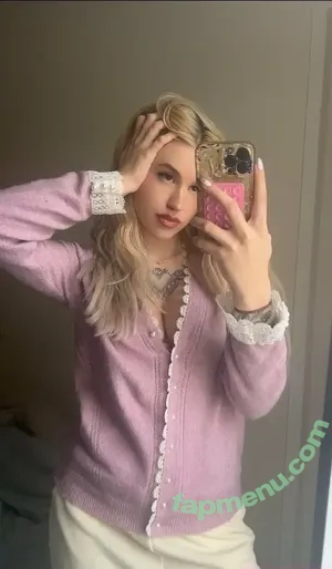 rosieholt / rosieisaholt nude photo #0001