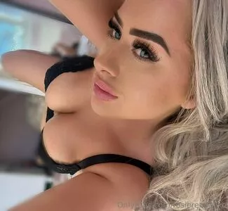 rosierendallxo / rosie_rendallx nude photo #0038