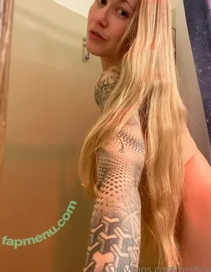 rosifox / rosifoxx nude photo #0004