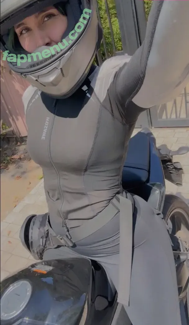 rosipoderosi nude photo #0120 (Roser / Rosicosplay)