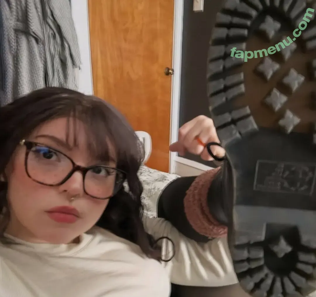 Rottedbrainz nude photo #0053 (Okmarz1)