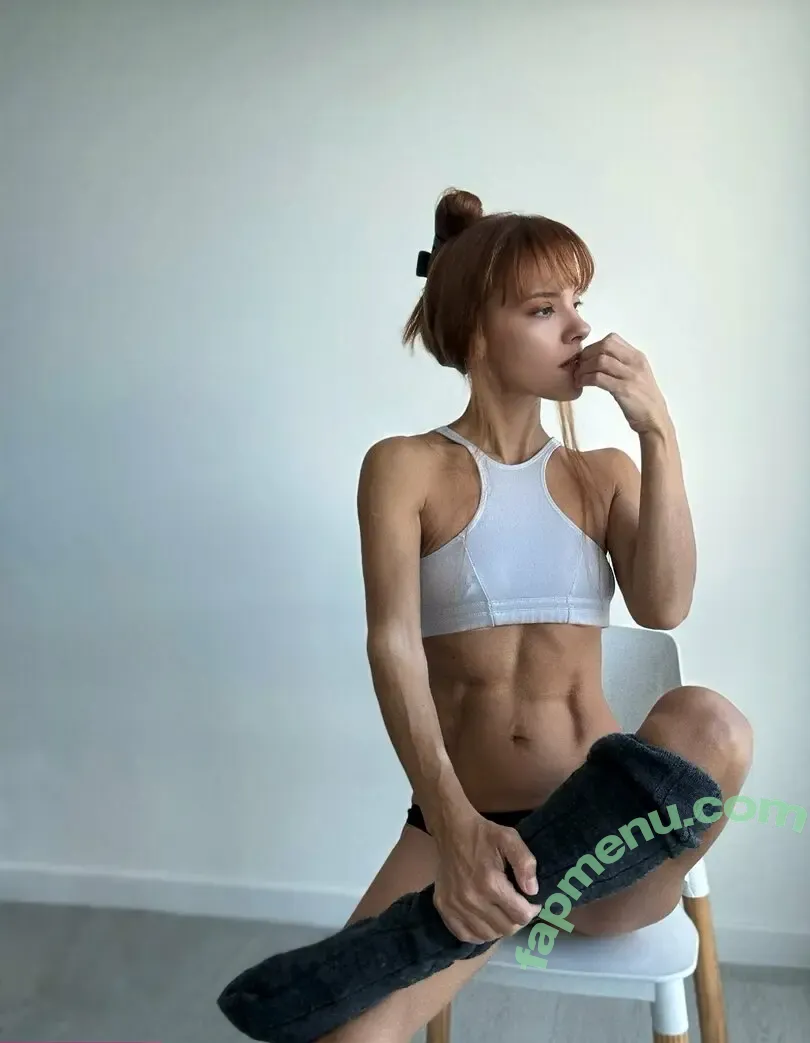 rovitale nude photo #0004 (rorovitale)