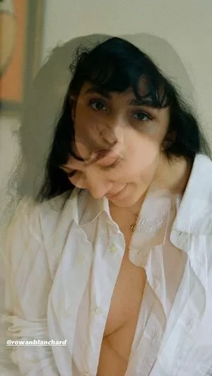 Rowan Blanchard / Simp Chat / rowanblanchard nude photo #0518