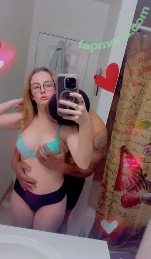 rowantheirishgal / dessytheirishgal nude photo #0004