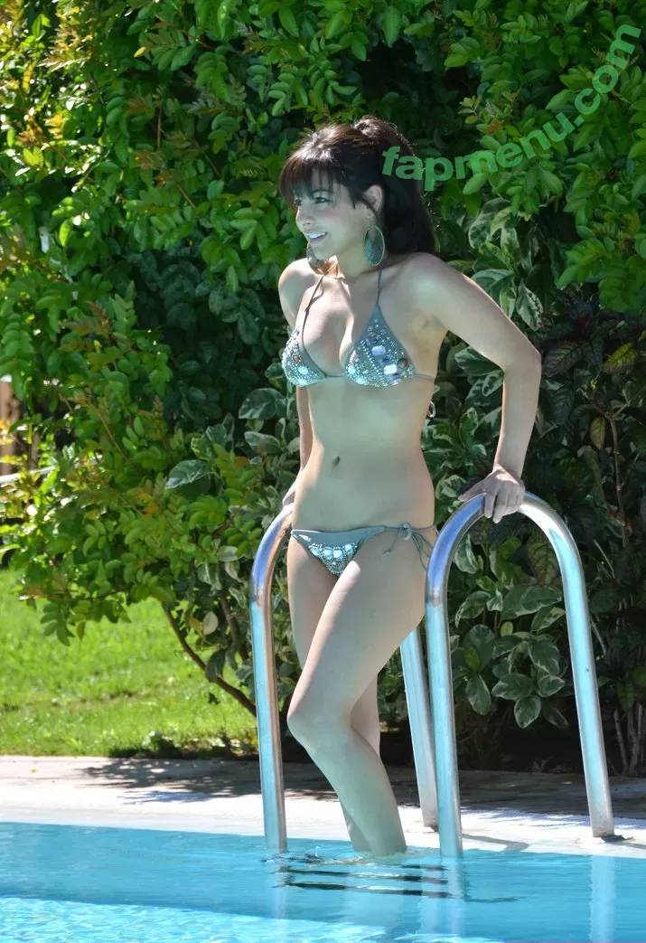 Roxanne Pallett nude photo #0017 (theroxannecarrion)