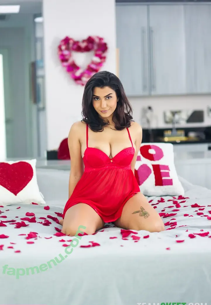 Roxie Sinner nude photo #0292 (roxxii_sinner / theroxiesinner)