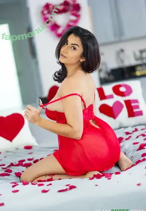 Roxiesin / UrArabGf / peachescheeks / roxiesinner / roxiesinnerlive nude photo #0317