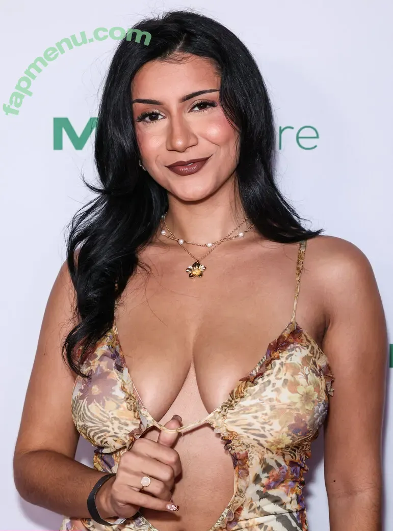 Roxiesin nude photo #0386 (UrArabGf / peachescheeks / roxiesinner / roxiesinnerlive)