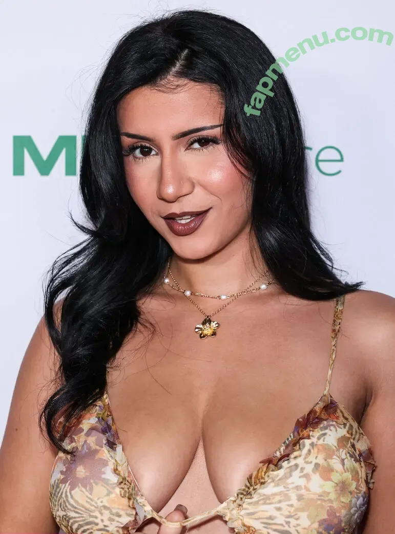 Roxiesin nude photo #0391 (UrArabGf / peachescheeks / roxiesinner / roxiesinnerlive)