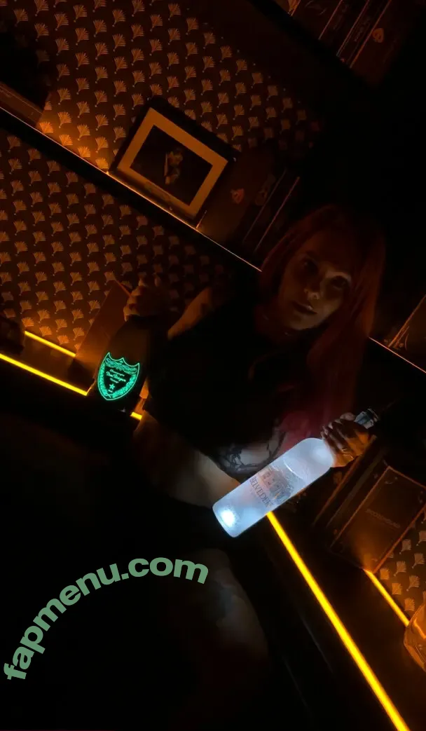 roxikeogh nude photo #0106 (roxikeoghmodel)