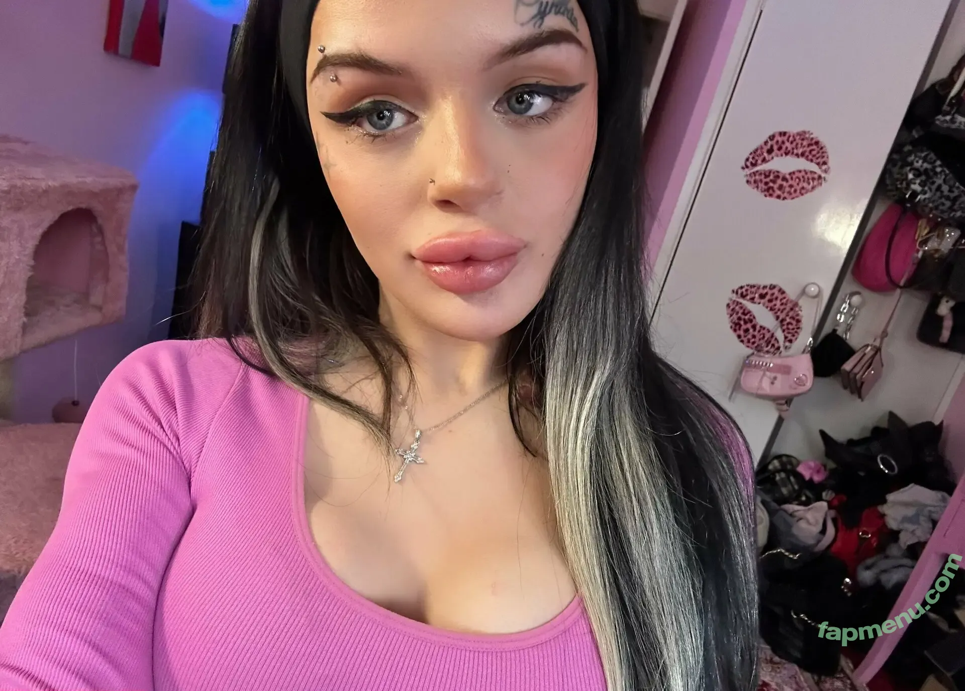 roxxiquinzell nude photo #0011 (roxxiquinzellx)