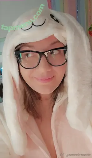 roxxxiemoxie / moxieroxxie nude photo #0025