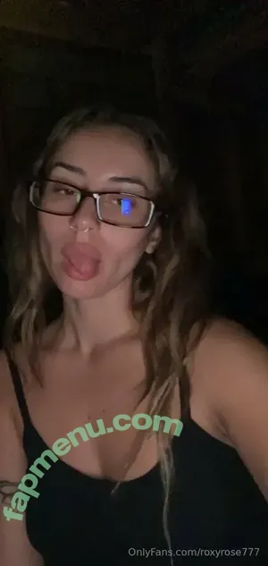 Roxyrose777 / roxyroxy777 / urislandwifey6969 nude photo #0157