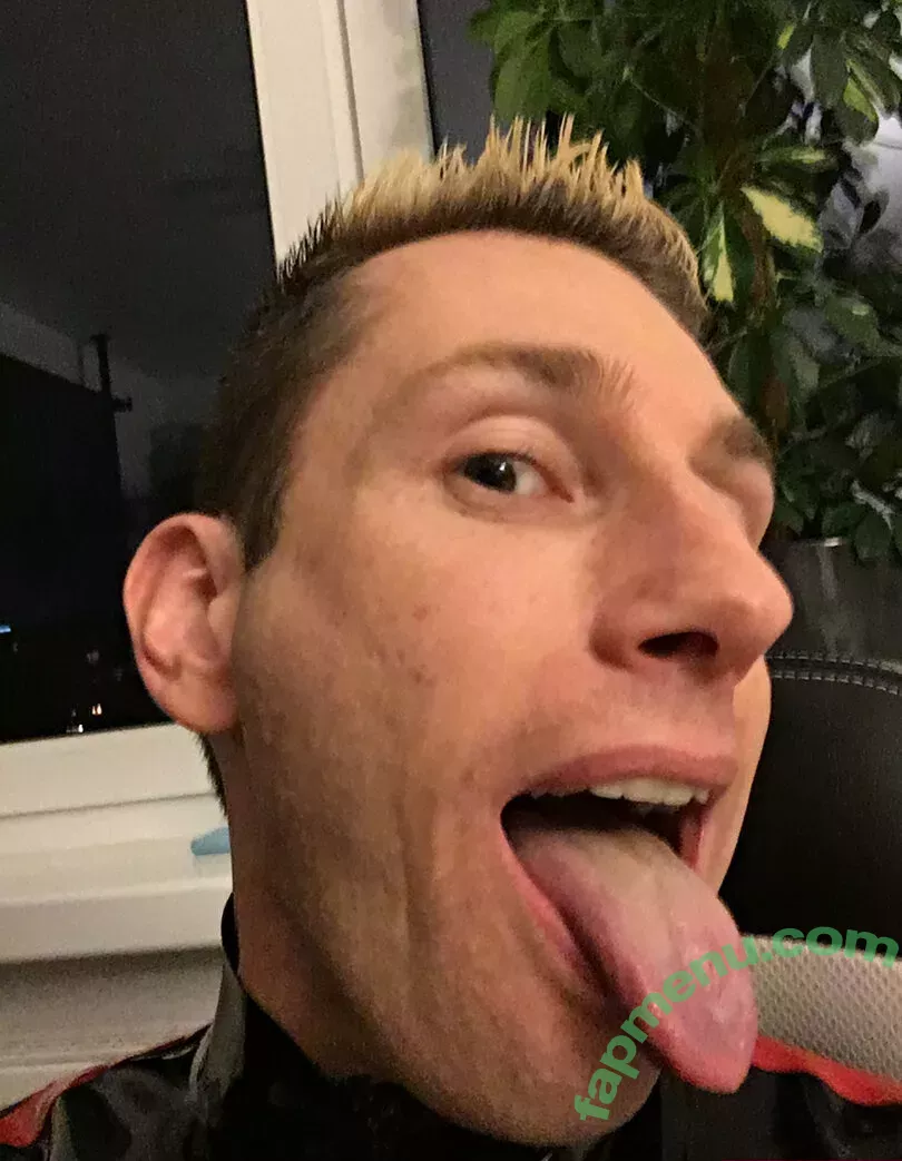 rubberskaterboy nude photo #0016 (rubberskaterboy)