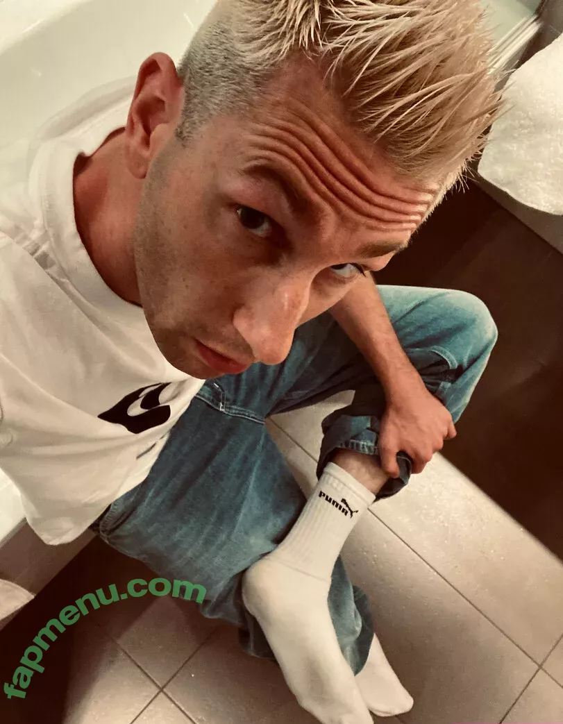 rubberskaterboy nude photo #0034 (rubberskaterboy)
