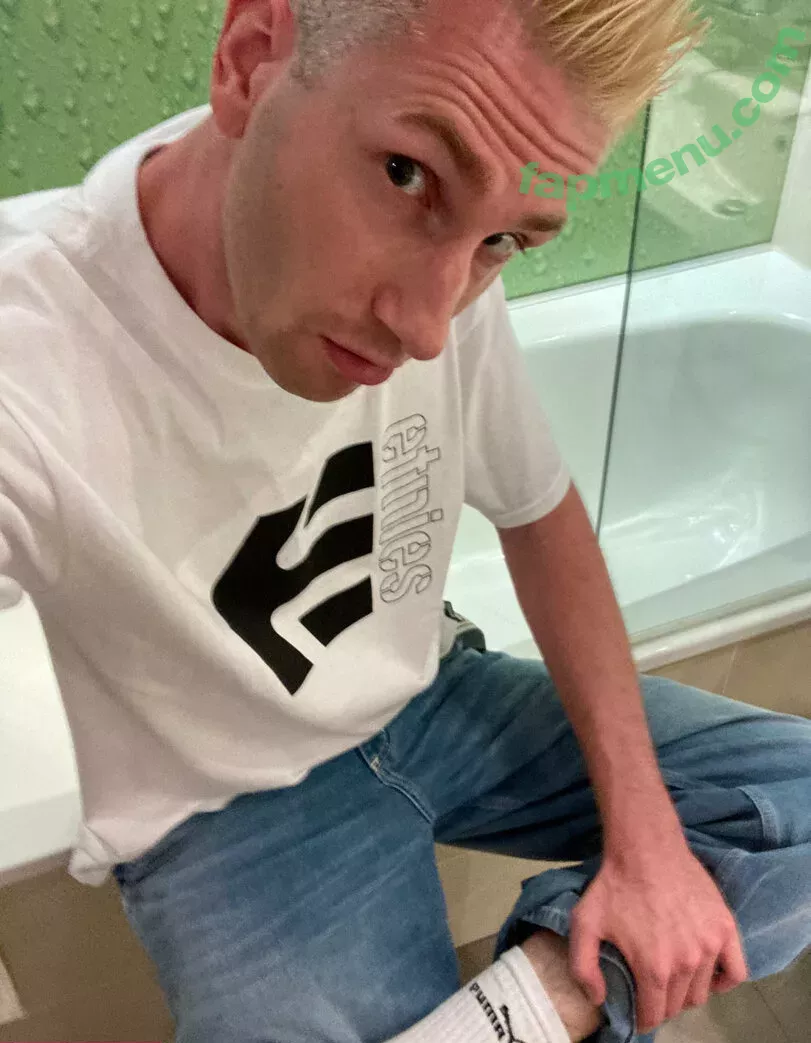 rubberskaterboy nude photo #0039 (rubberskaterboy)