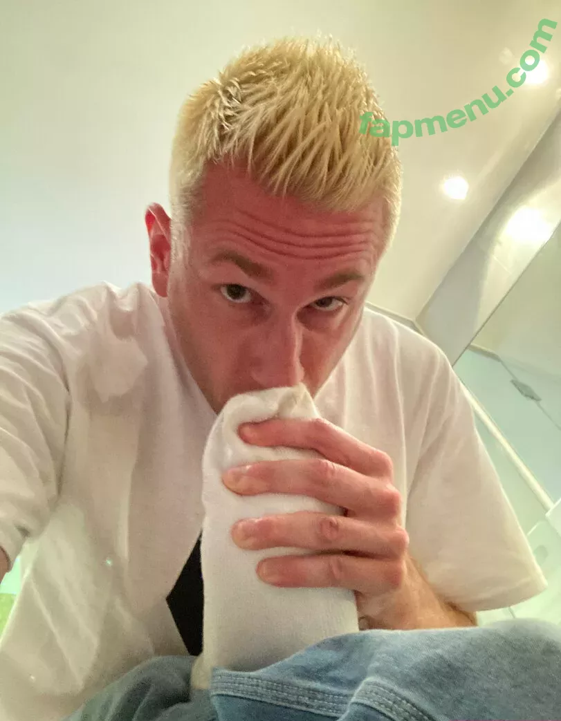 rubberskaterboy nude photo #0040 (rubberskaterboy)