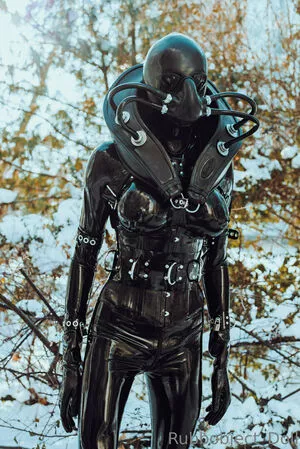 rubbobject_doll / fetishour_plus nude photo #0021