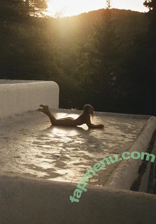 Ruby Kelly nude photo #0043 (Rubeeykelly / eatmoreartproject / ruby.kelly.73 / rubykellll)