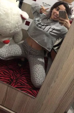 ruhsuzkahpe31 / 19yo thic / sjoldum nude photo #0011