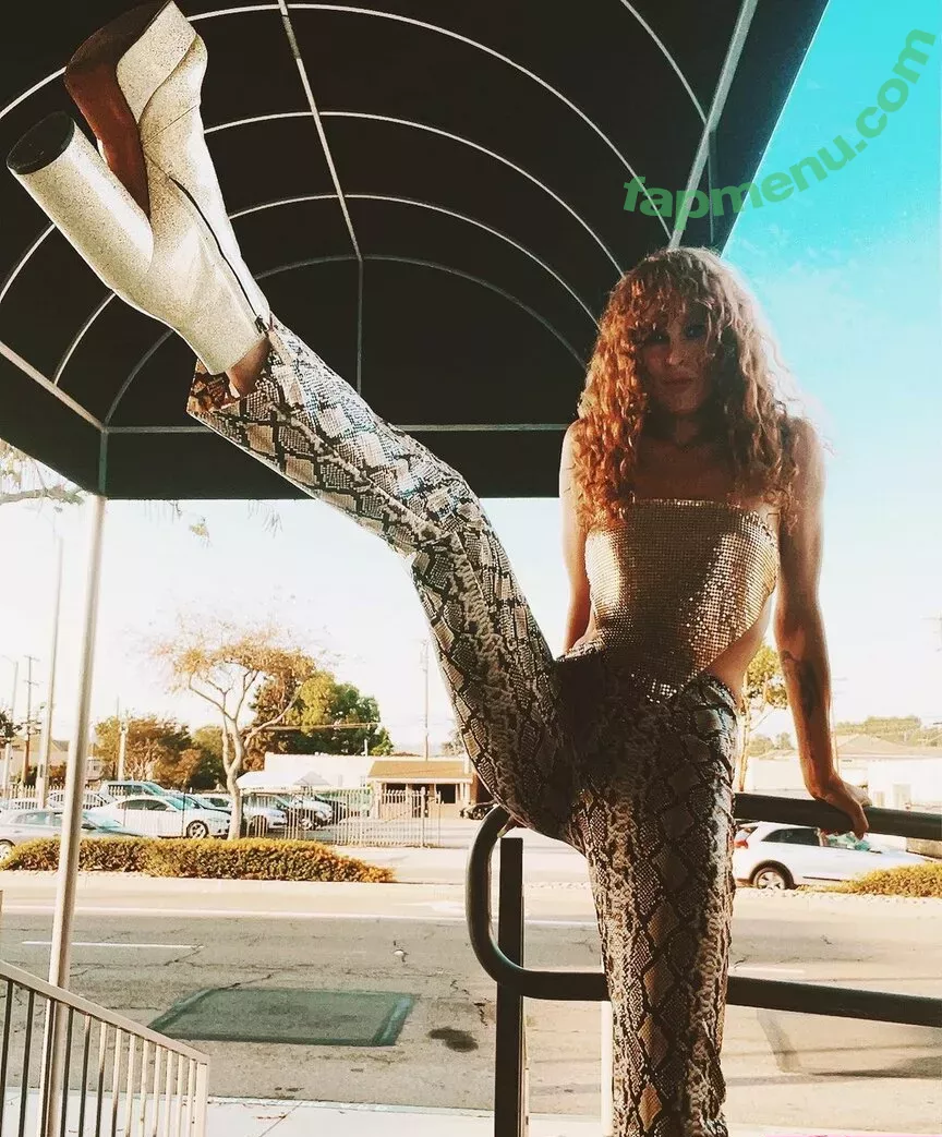 Rumer Willis nude photo #0199 (RumerWillis / therue)