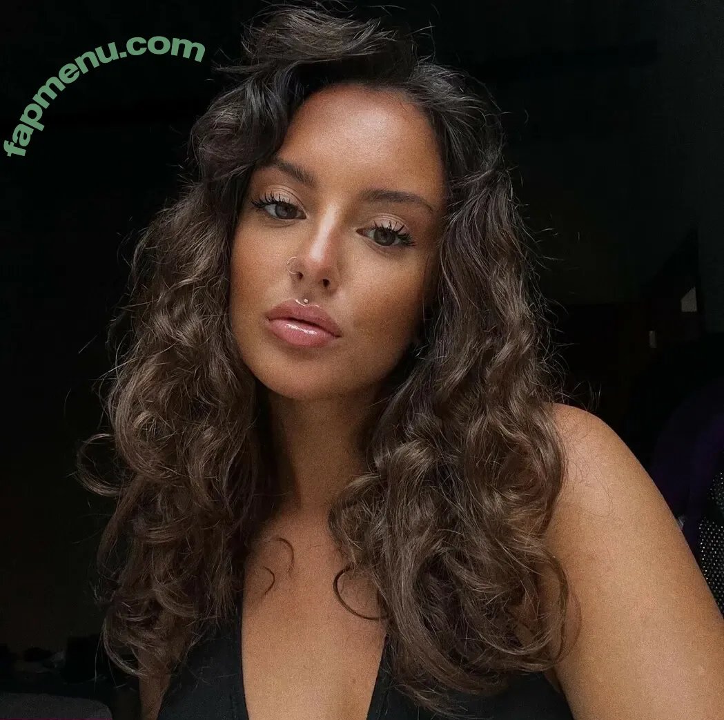 ruya.ekn nude photo #0001 (kleineasiturkin / ruyaa)